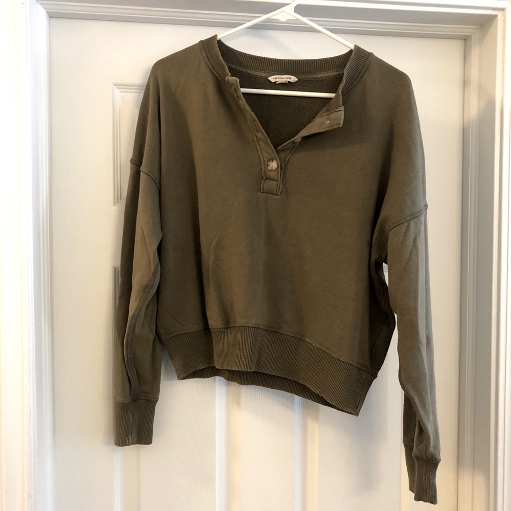 AEO cropped button down. Size medium